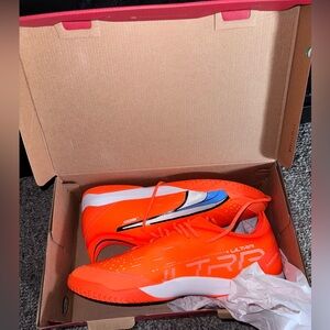 NEW IN BOX Puma Mens Ultra Ultimate Court Shoes 
Orange white & blue Glimmer 13M